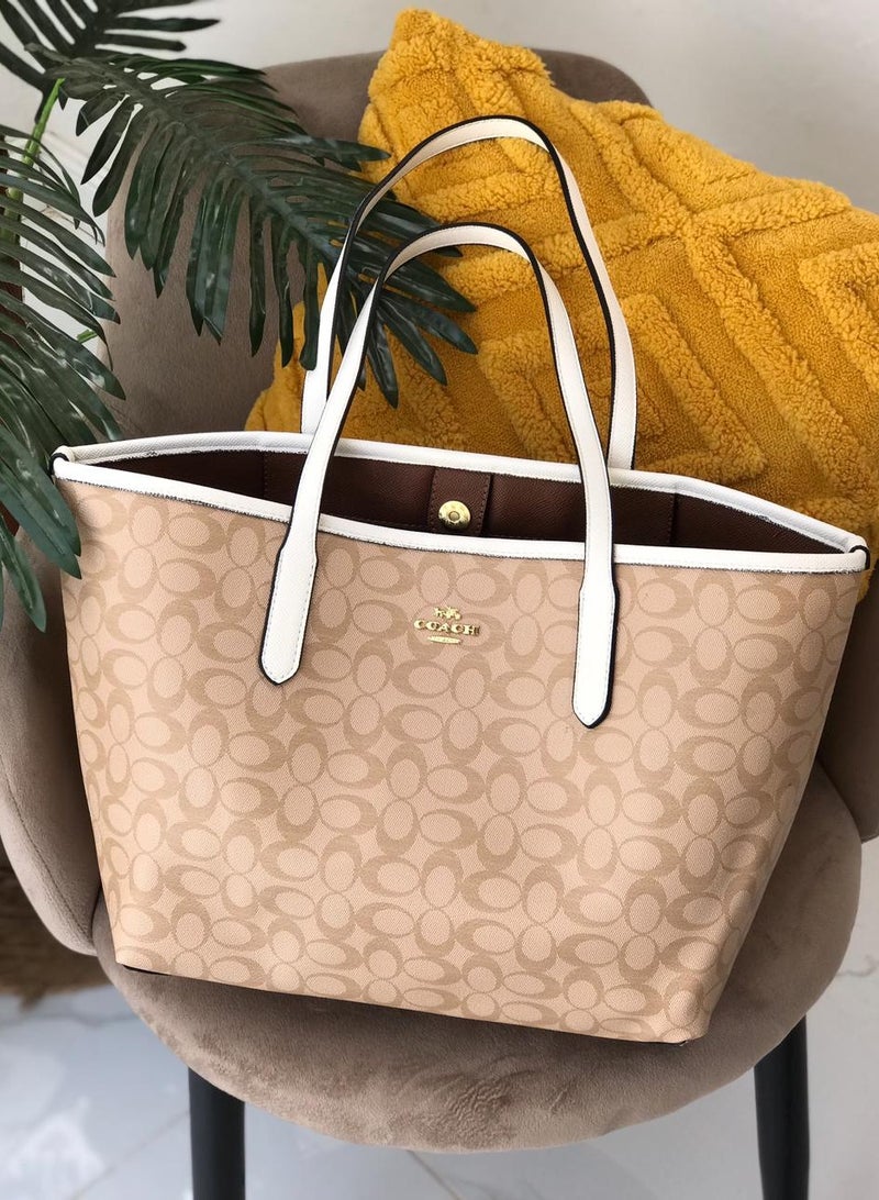 Luxurious and elegant women's bag