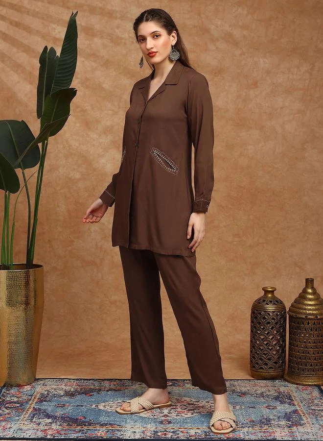 جلو باص طقم منسق من تونيك طويل بستايل قميص وبنطال