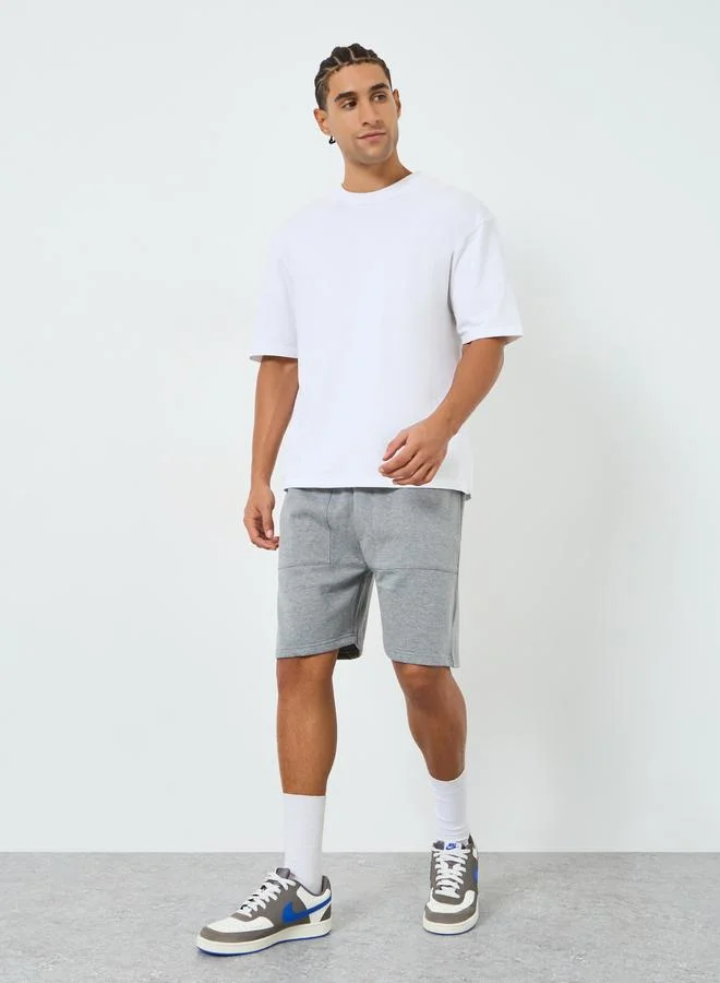 ستايلي شورت صوف بقصة عادية بتفاصيل ريفير