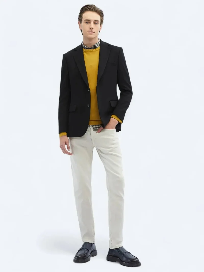 كيب جاكيت أسود سادة بقصة عصرية من مزيج الصوف