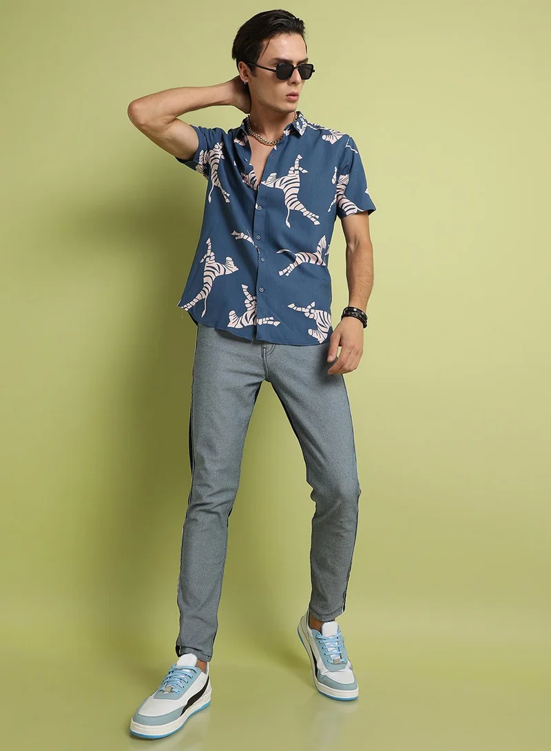 Campus Sutra Campus Sutra Men's Blue Contrast Zebra Shirt For Casual Wear | Spread Collar | Short Sleeve | Button Closure | Rayon Shirt Crafted With Comfort Fit For Everyday Wear