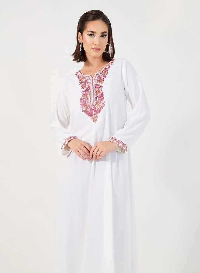 Styli Embroidered Notch Neck Jalabiya