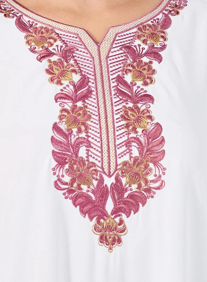 Styli Embroidered Notch Neck Jalabiya