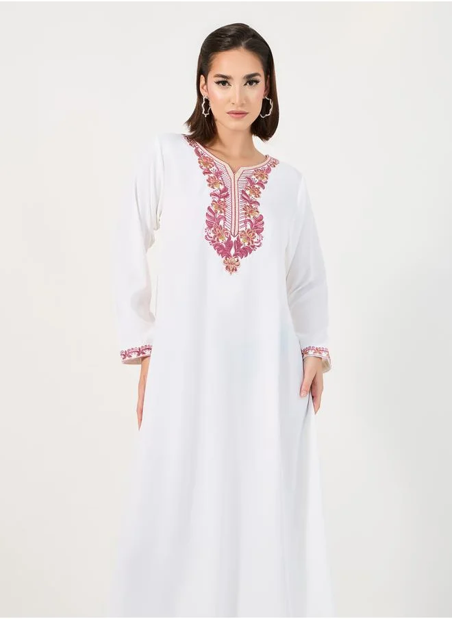 ستايلي Embroidered Notch Neck Jalabiya