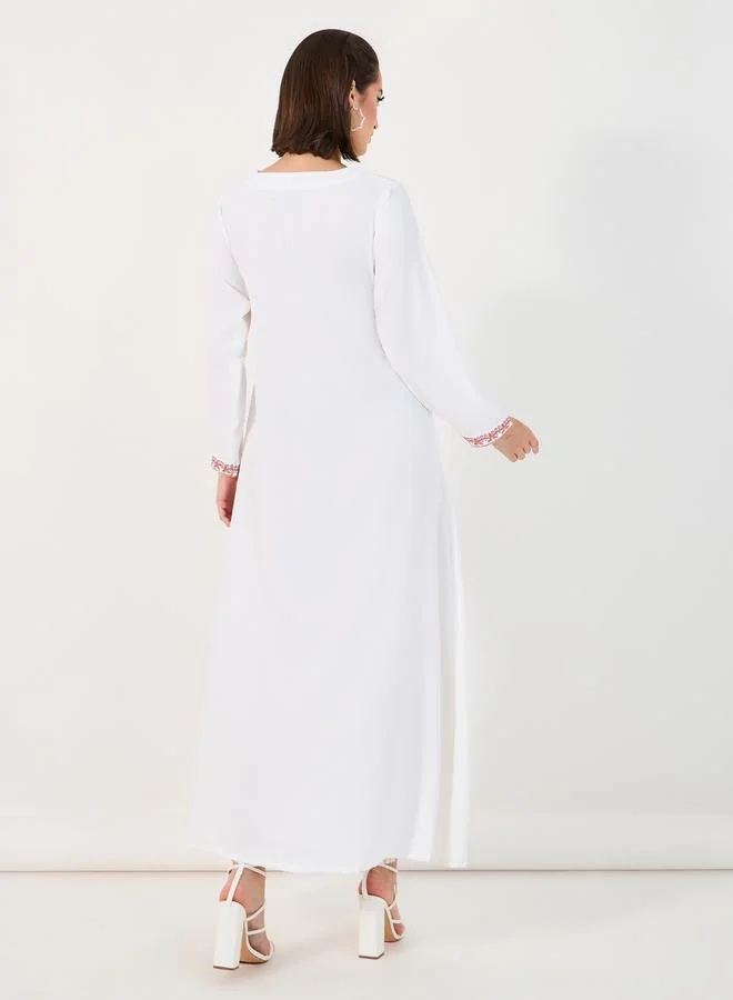 Styli Embroidered Notch Neck Jalabiya
