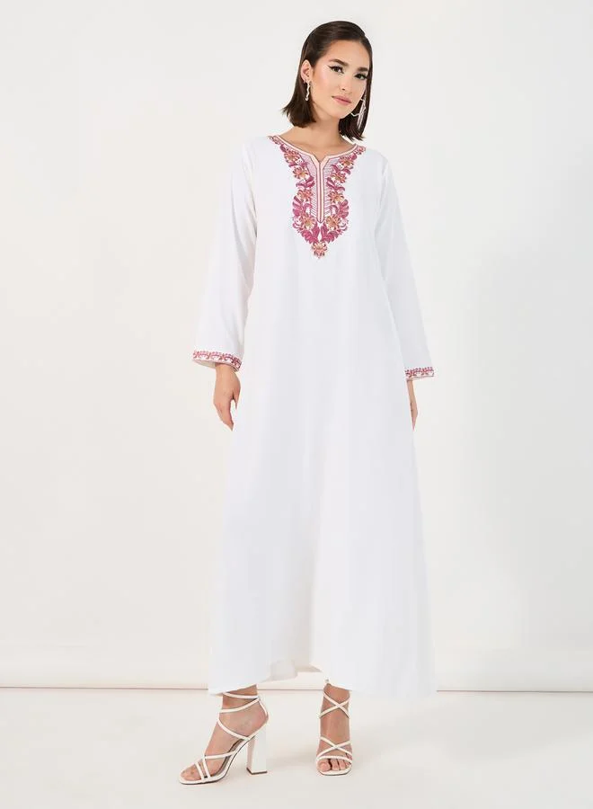 Styli Embroidered Notch Neck Jalabiya