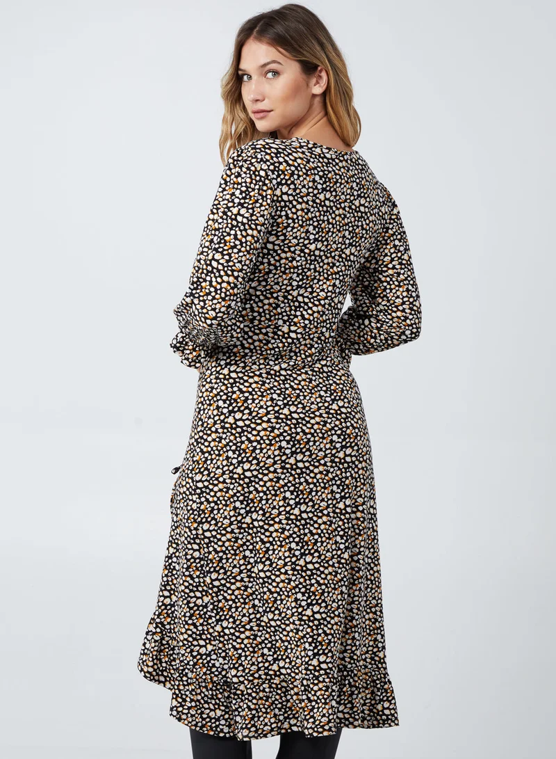 بلو فانيلا فستان ميدي بياقة ملفوفة وتفاصيل مكشكشة