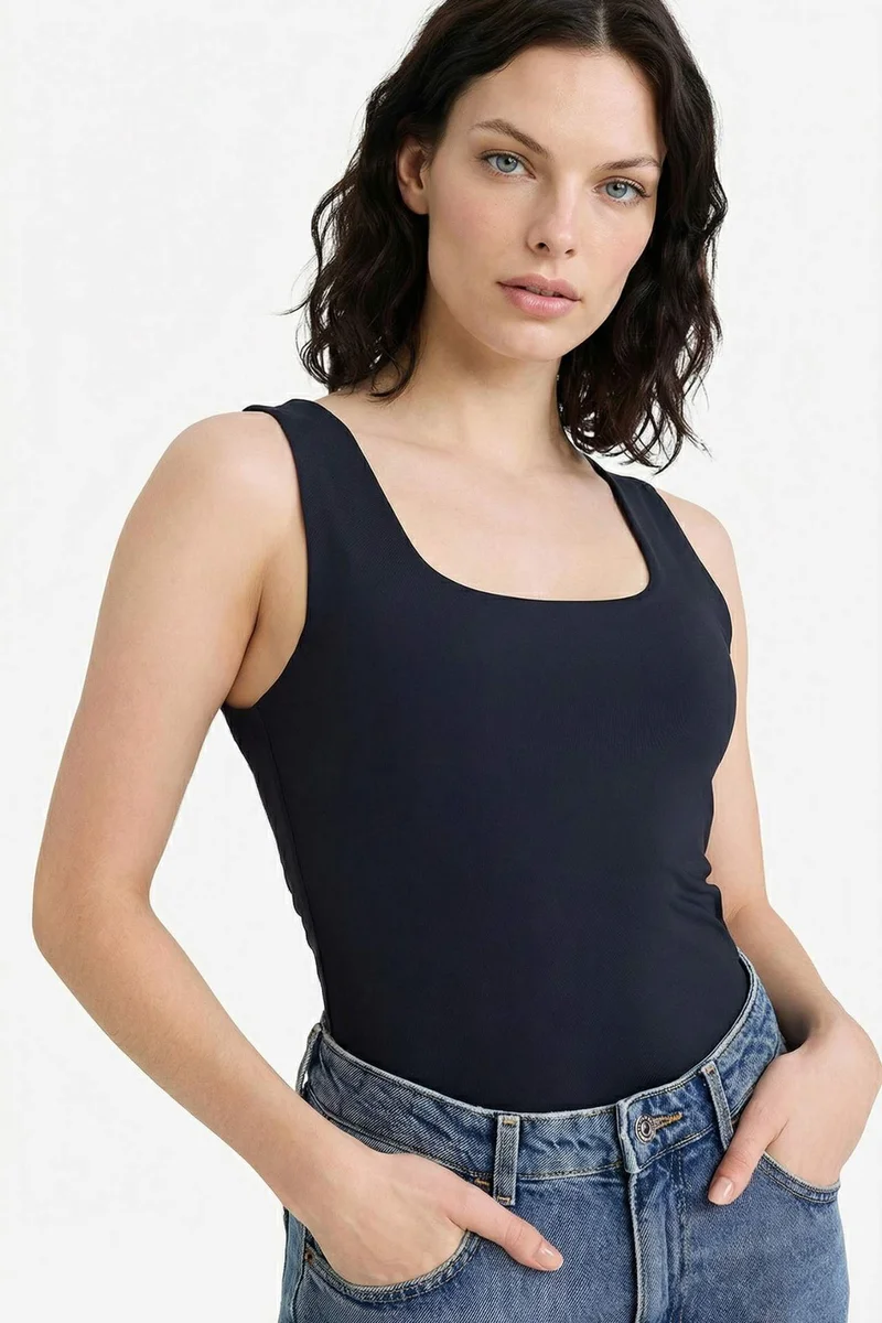 ديفاكتو Slim Fit Basic Square Collar Sleeveless Tank Top