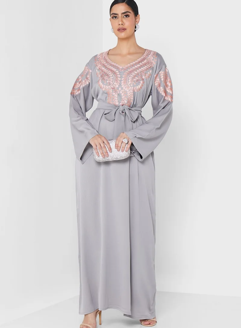 hayas closet Embroidered Jalabiya