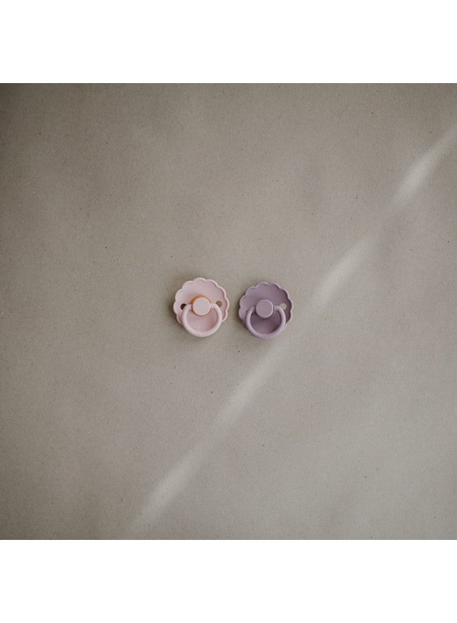 فريج لهاية فريج ديزي للأطفال من المطاط الطبيعي | صُنعت في الدنمارك | خالية من مادة BPA (وردي فاتح/أرجواني فاتح، من 6 إلى 18 شهرًا) - عبوة من قطعتين - Image 4