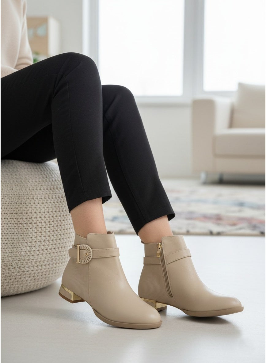 Elegant ankle boot crafted from smooth