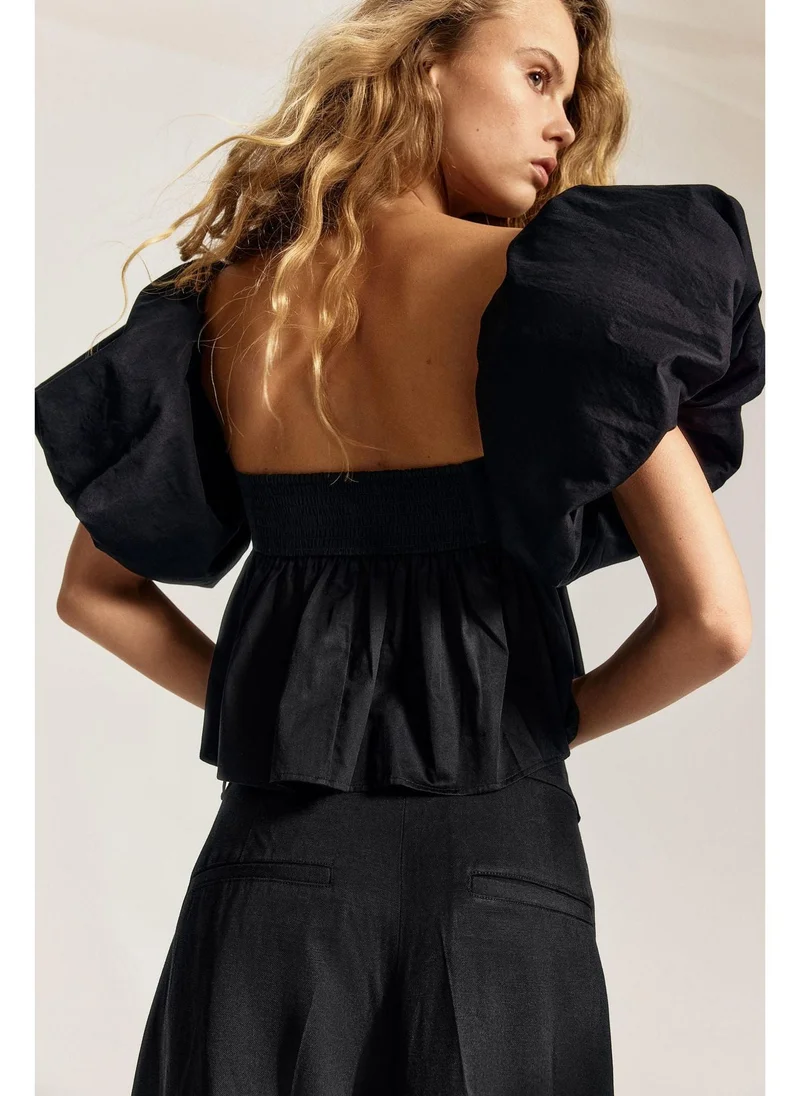 H&M Off-the-shoulder peplum blouse