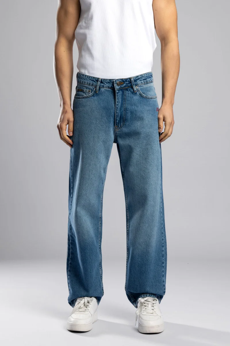 كاتش بنطلون جينز فضفاض بتفاصيل مطرزة