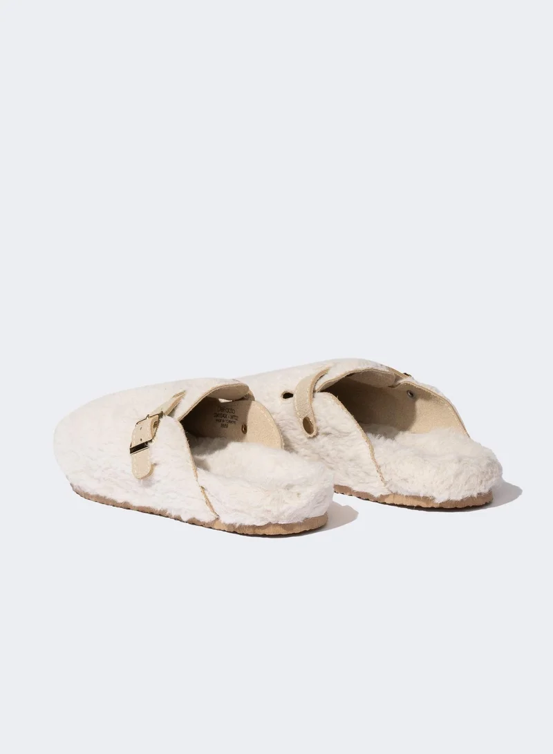 DeFacto Flat Sole Buckle Detailed Slippers