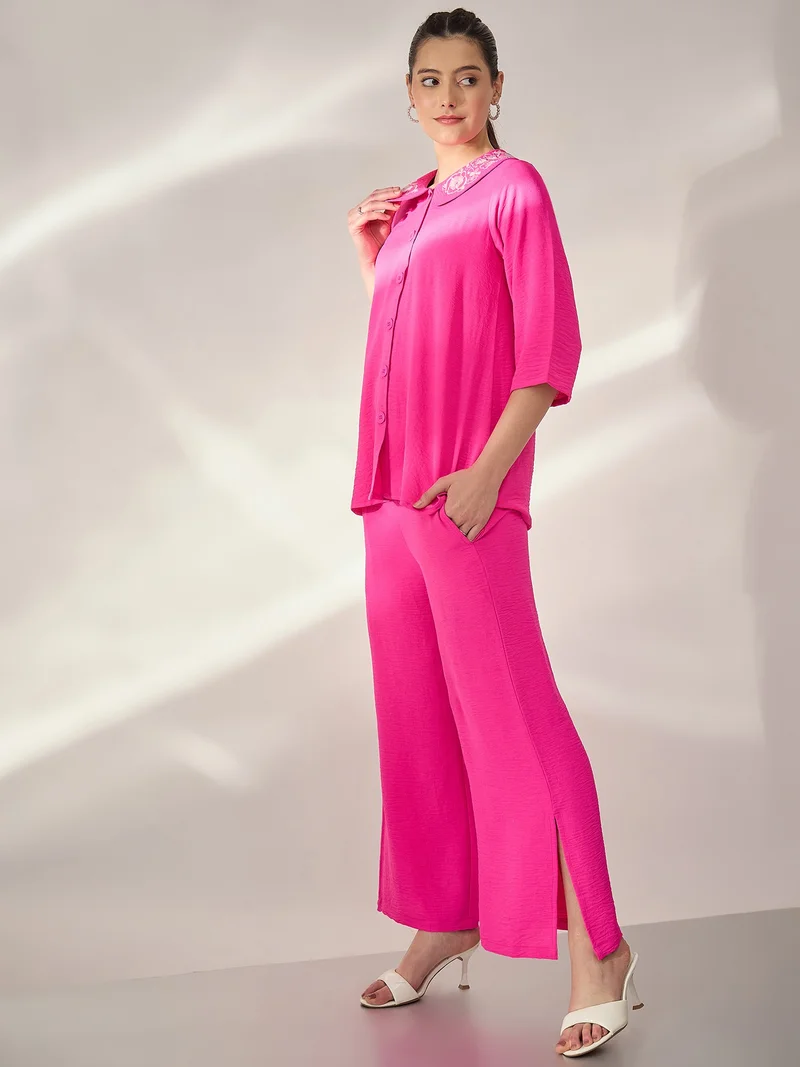 بانيت طقم متناسق (Co-ord Set) قميص مطرَّز بياقة بيتر بان مع بنطلون - ماجنتا