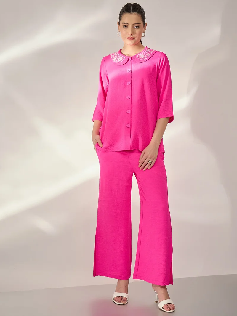 بانيت طقم متناسق (Co-ord Set) قميص مطرَّز بياقة بيتر بان مع بنطلون - ماجنتا