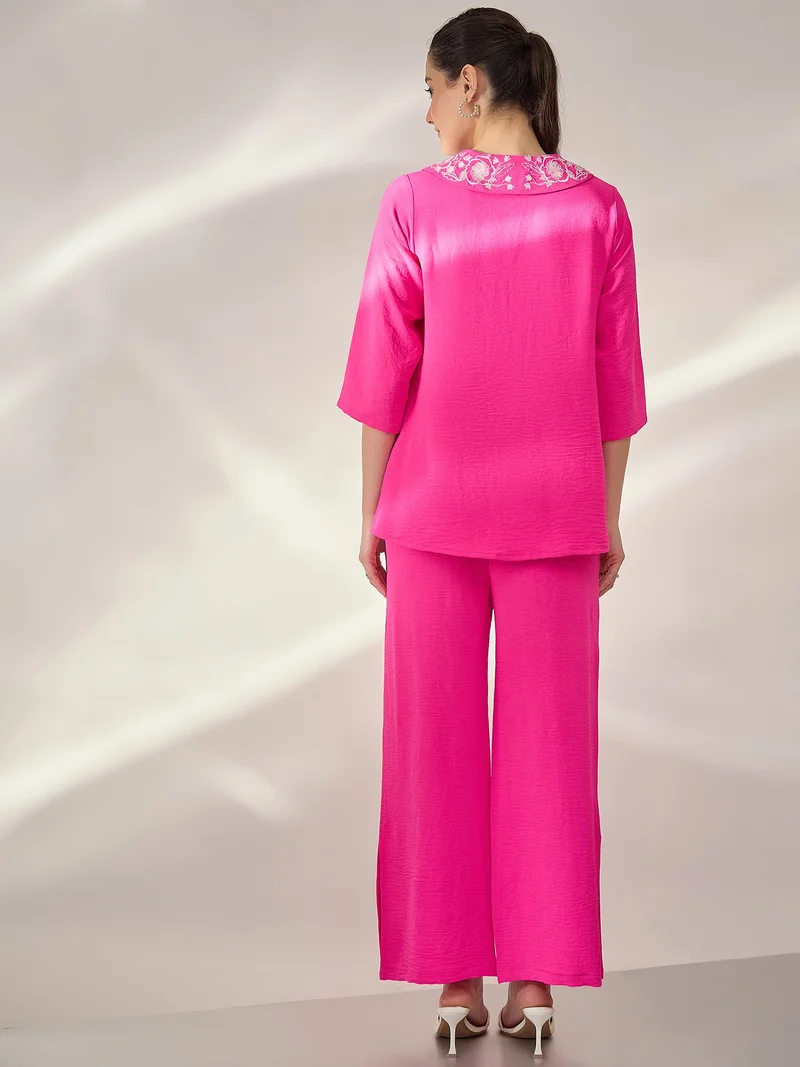 بانيت طقم متناسق (Co-ord Set) قميص مطرَّز بياقة بيتر بان مع بنطلون - ماجنتا