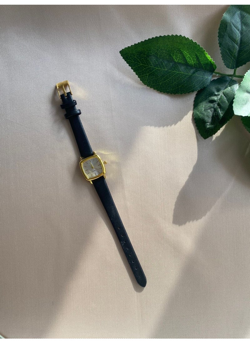 QUARTZ Women's Wristwatch (Black)  - Image 2