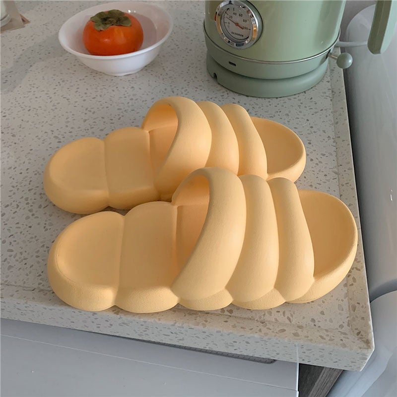 Slippers Womens Home and Summer Out Wear 2025 New Mens Couples Feeling Caterpillar Sandals with Thick Slippers Yellow