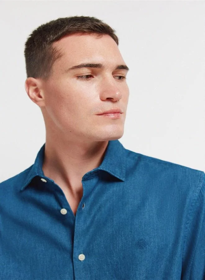 Springfield  Lightweight long sleeve regular fit 100% cotton denim shirt. Tone-on-tone embroidery, raw button and decorative label on the inner placket. for Men | Best Price UAE