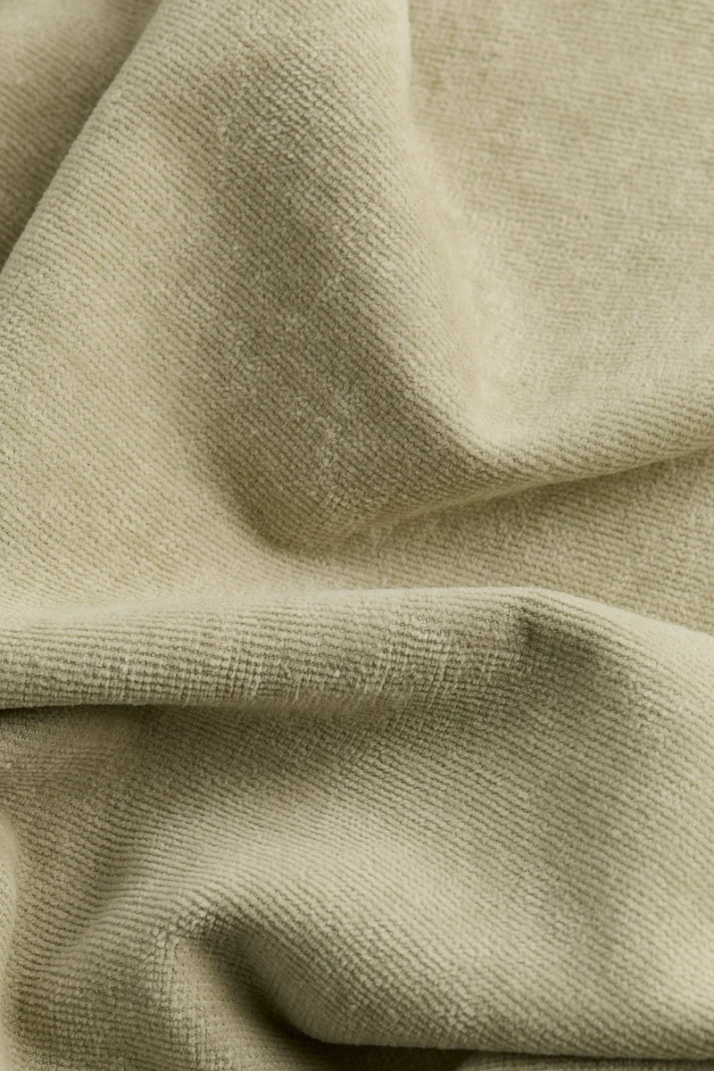 اتش اند ام منشفة استحمام بقبعة