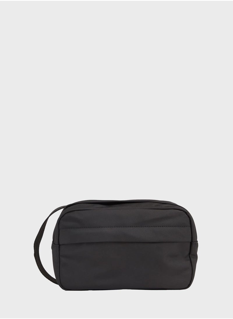 CALVIN KLEIN - Logo Washbag - Image 1