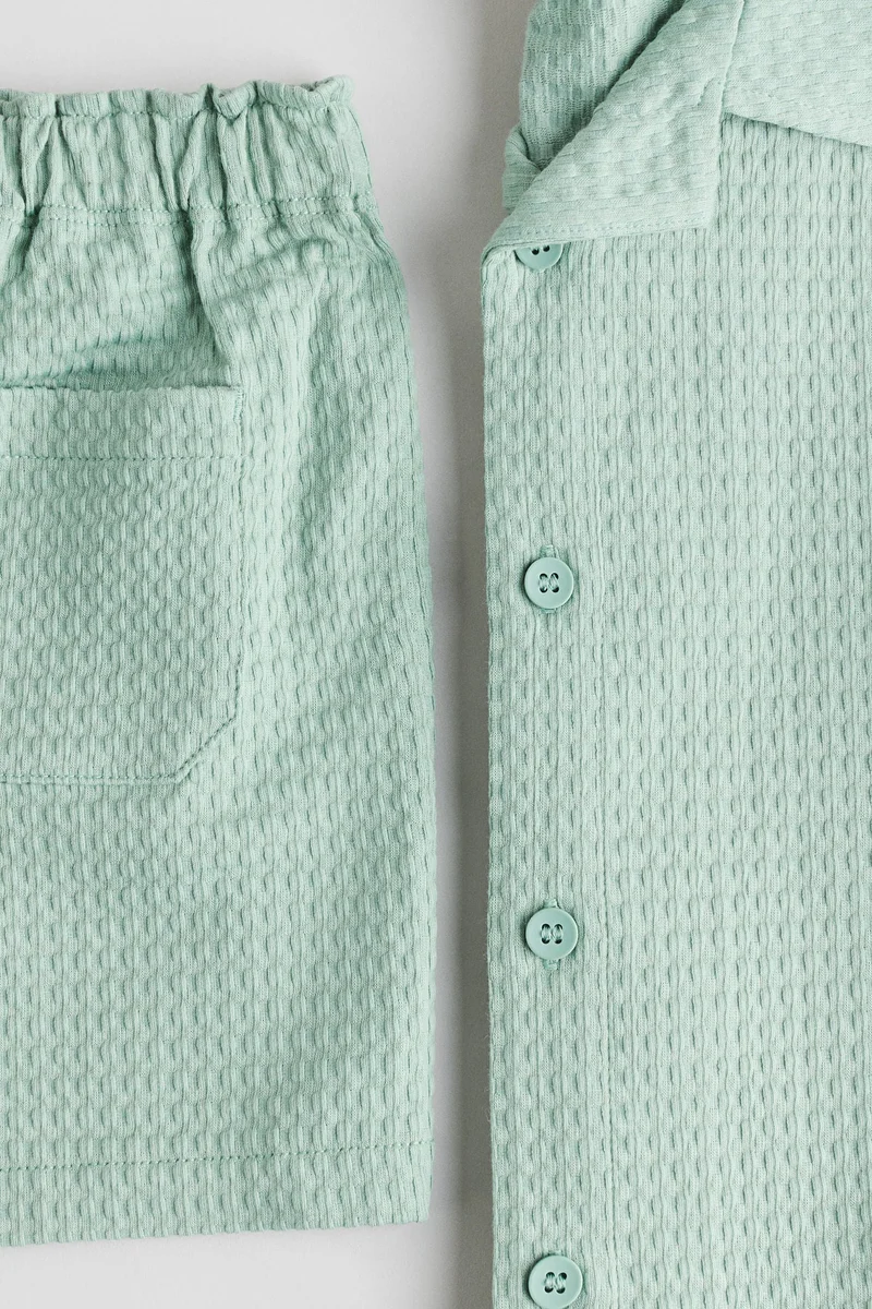 H&M 2-piece shirt and shorts set