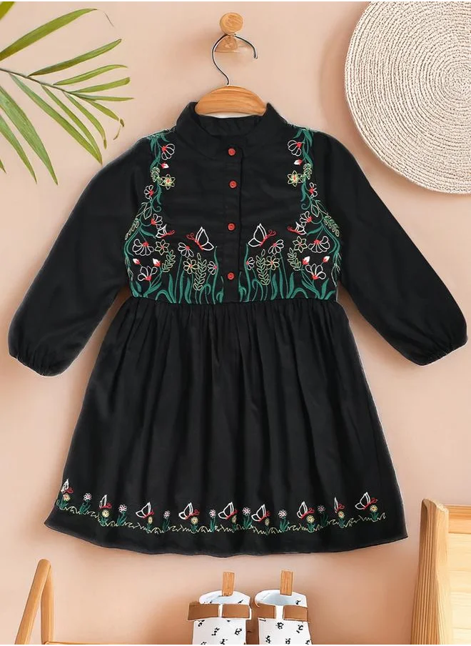 بيلا مودا Bella Moda Floral Embroidered Buttoned Knee-Length Dress