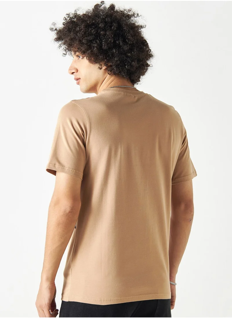 اس بي كاركترز Titan Print Crew Neck T-Shirt