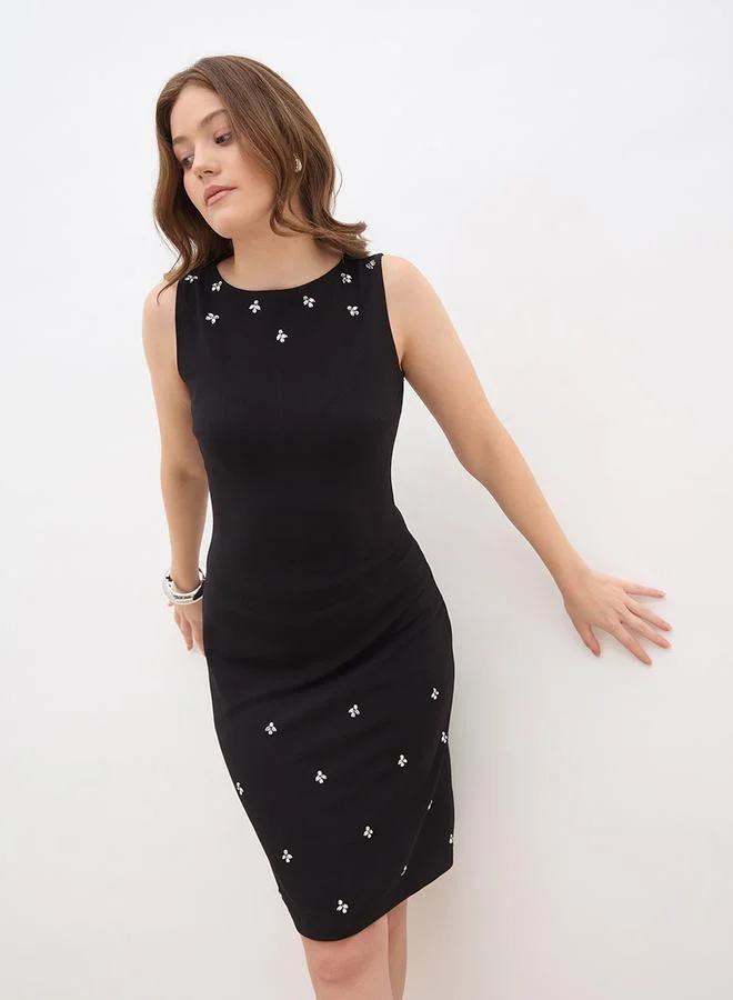 Styli Styli Embellished Sleeveless Sheath Knee-Length Dress