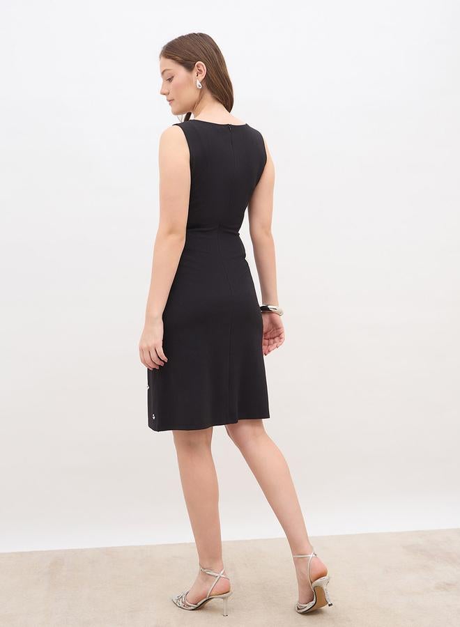 ستايلي فستان ستايلي بدون أكمام بطول الركبة مزين - Image 5