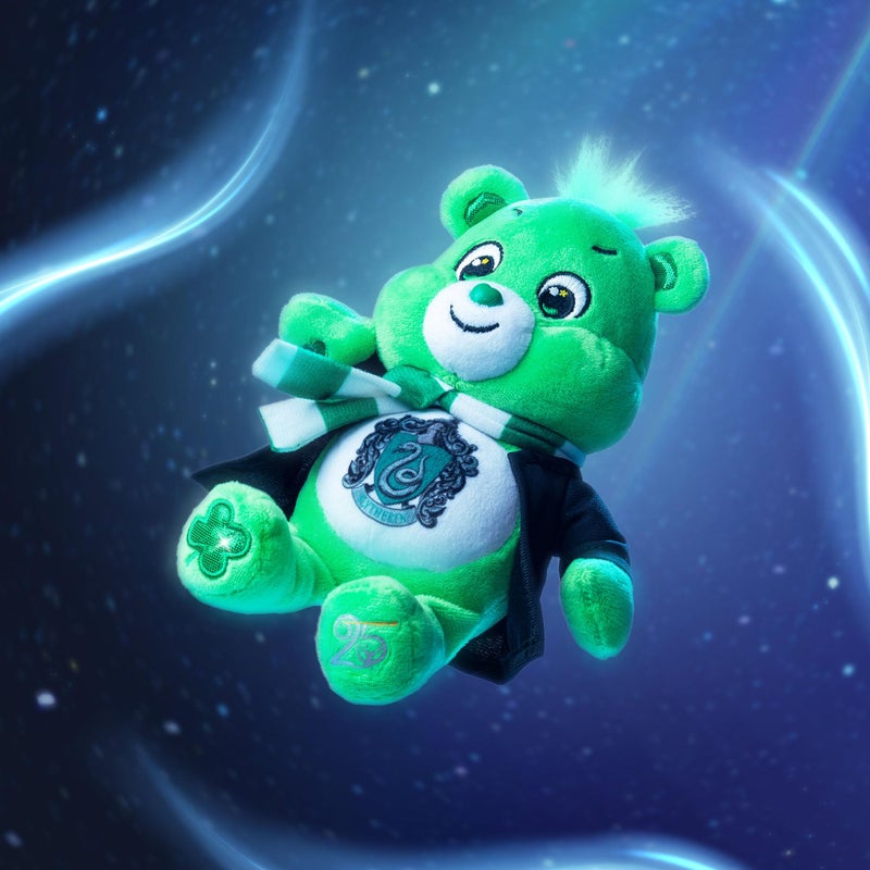 Care Bears هاري بوتر × دمى العناية - دمية محشوة بطول 8 إنش - دمية ناعمة وقابلة للعناق، حيوان محشو للبنات والأولاد، أعمار 4 سنوات فما فوق، دب حظ منزل سليذرين - Image 5