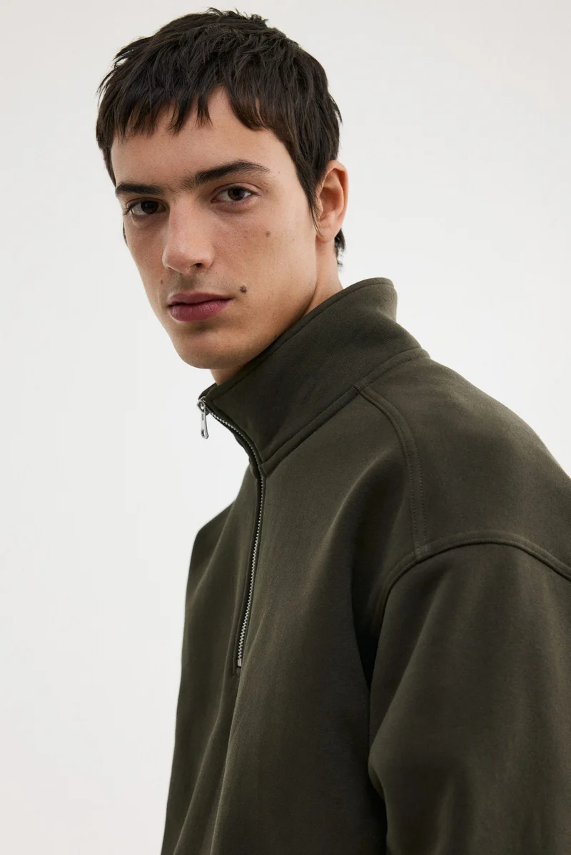 اتش اند ام سويت شيرت بقصّة واسعة مع سحاب