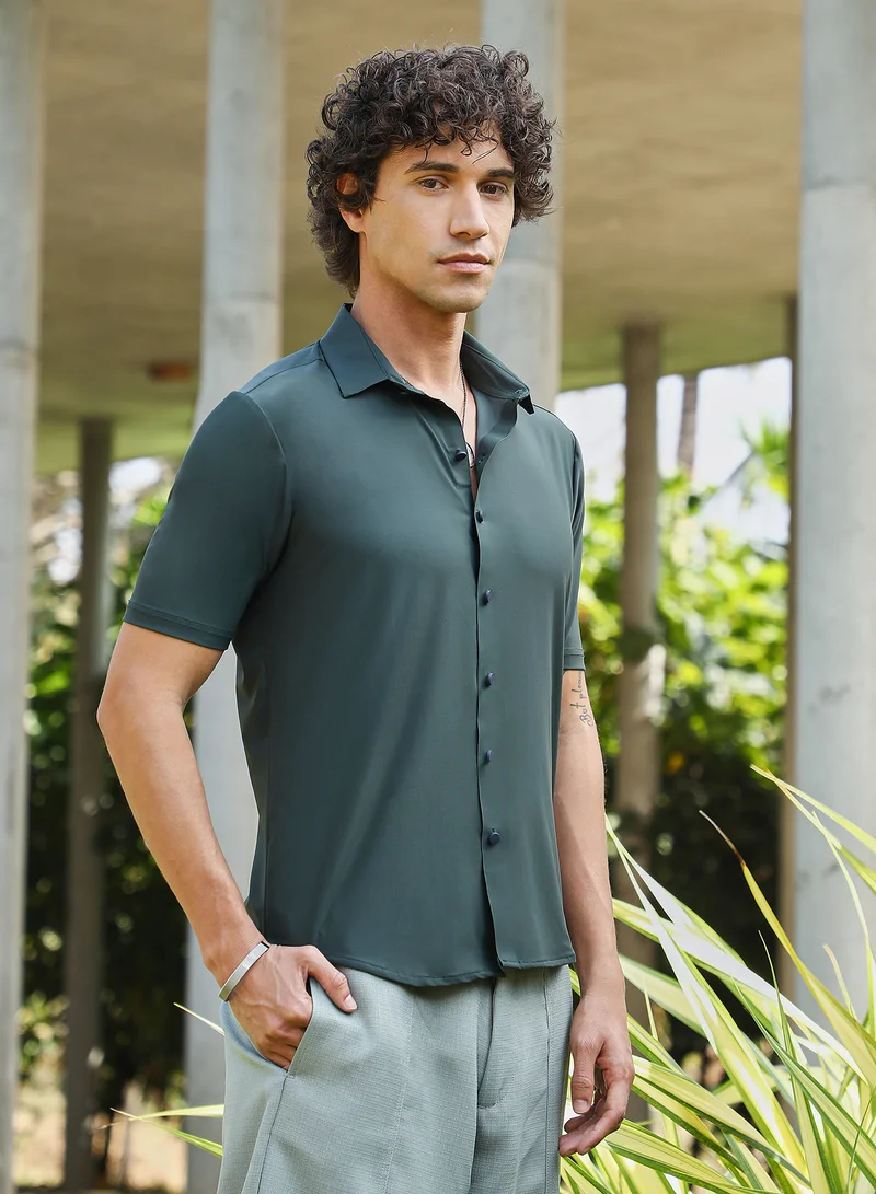 Campus Sutra Men's Emerald Green Seamless Solid Shirt