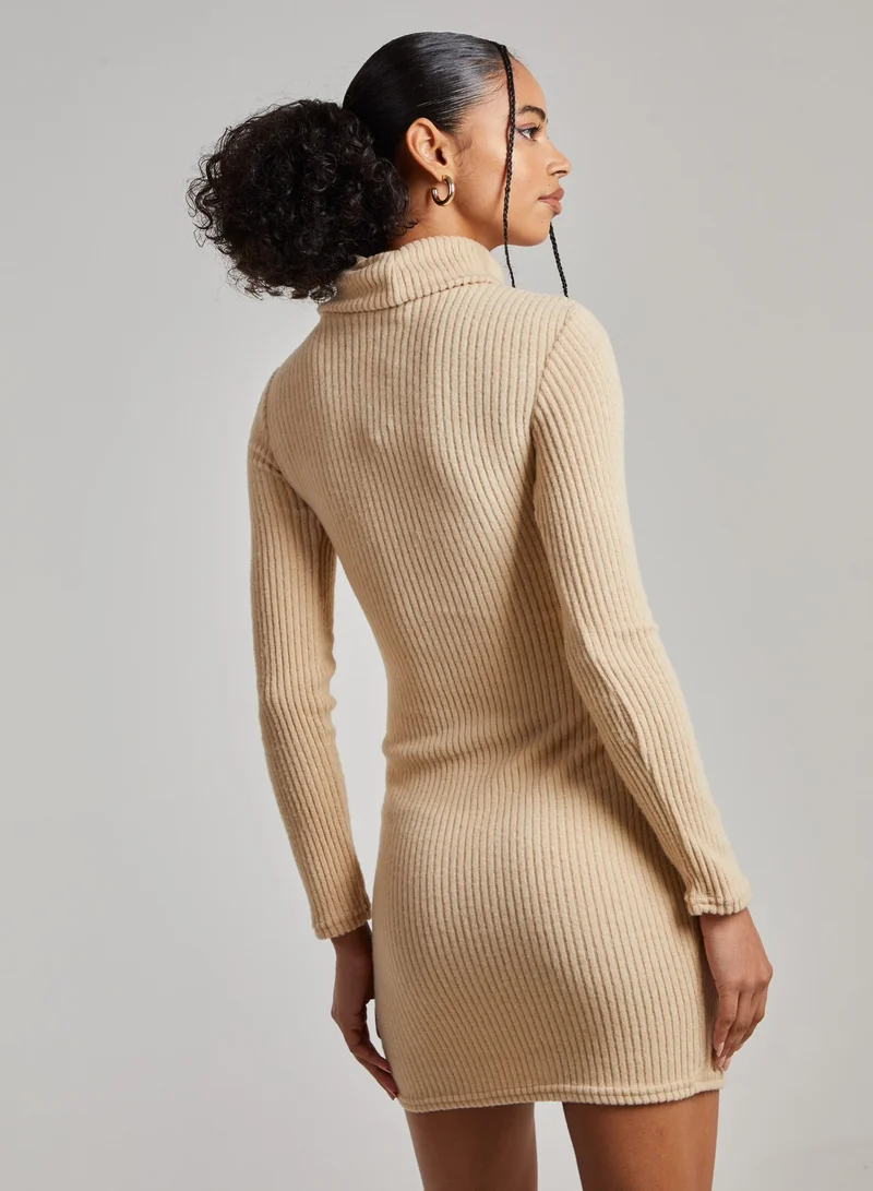 بينك فانيلا فستان بياقة ملفوفة من الريب الممشط السميك