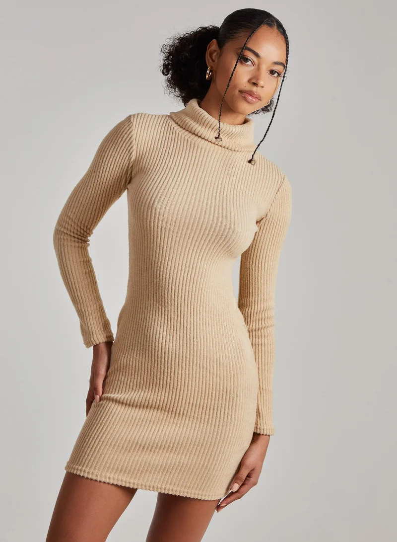 بينك فانيلا فستان بياقة ملفوفة من الريب الممشط السميك