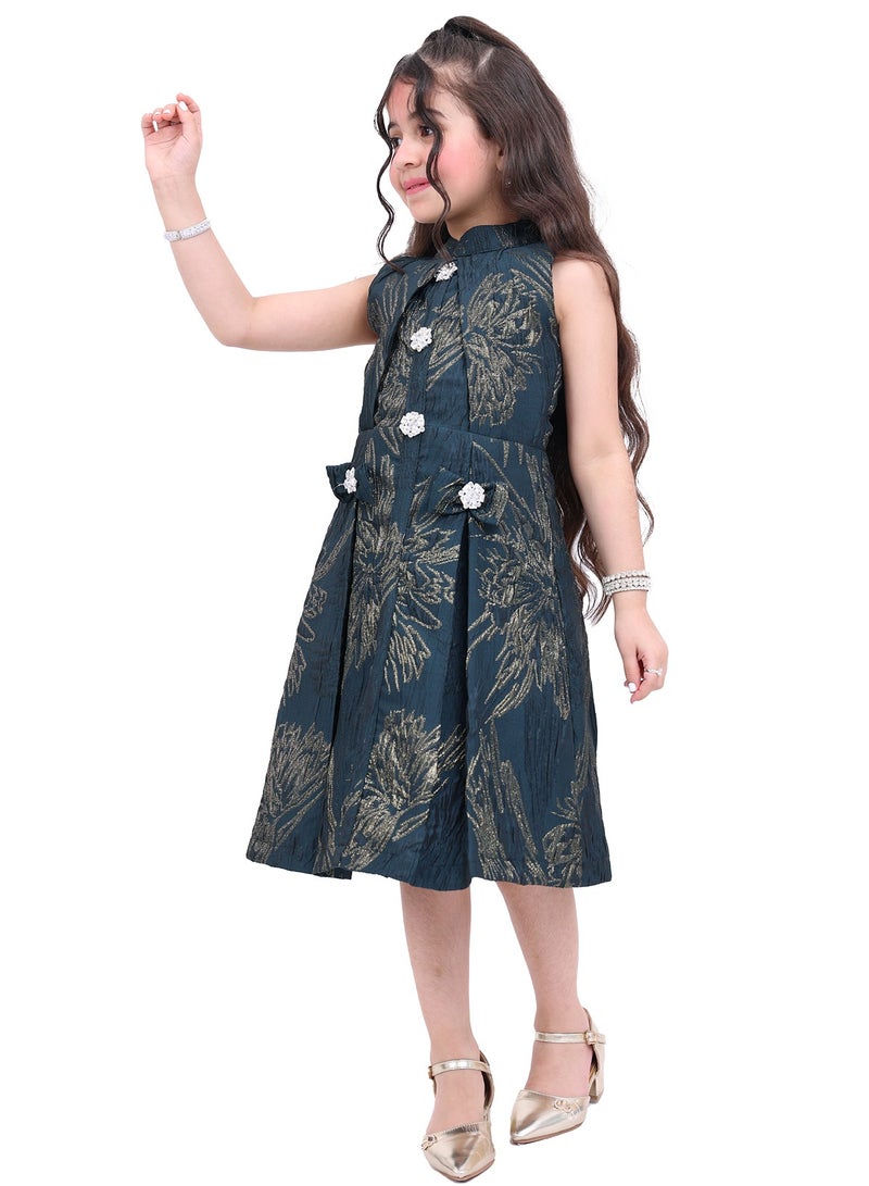 Modern Design A luxuriously designed childrens Eid dress that will captivate hearts and give your little girl an elegant and distinctive look on special occasions - Image 2