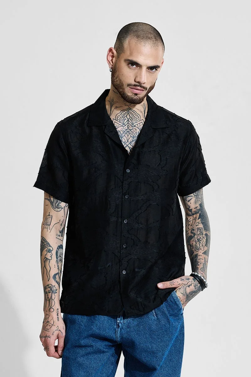 سنيتش قميص أسود بقصة صندوقية بنقوش