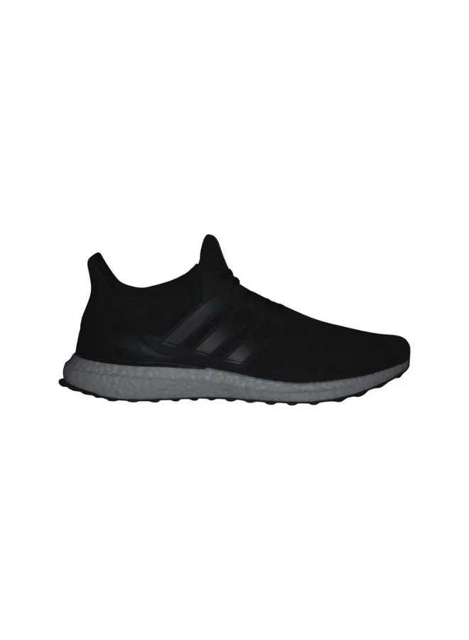 adidas أحذية رياضية ألترا بوست . للرجال باللون الأسود