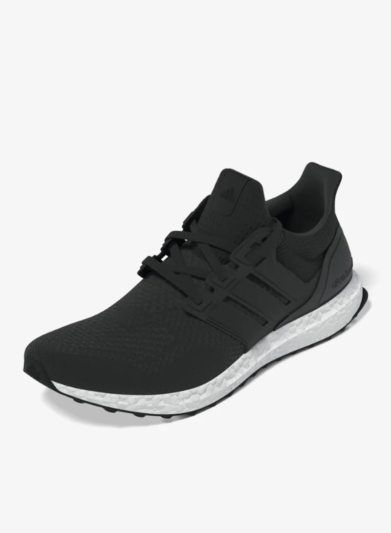 adidas أحذية رياضية ألترا بوست . للرجال باللون الأسود