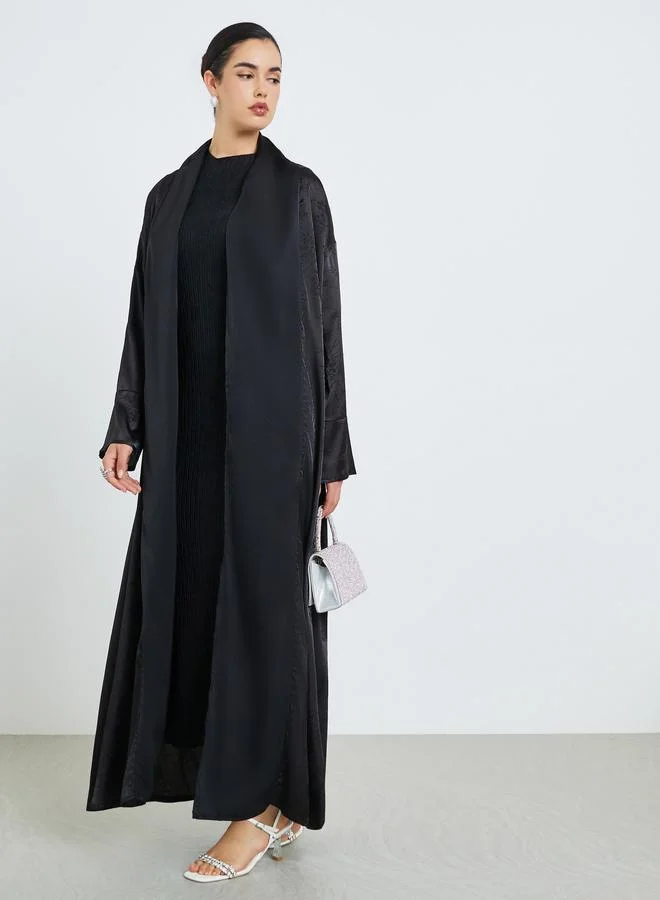 أميرة عباية بقصة واسعة مع وشاح