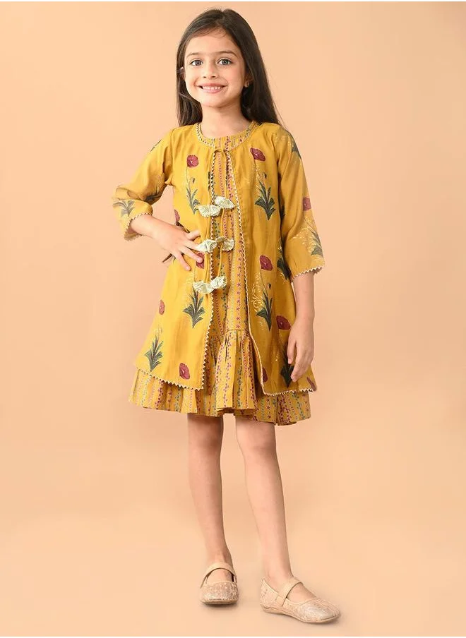 ليلك Yellow Kurta Set Straight Fit made from Cotton featuring Self Design design and Round Neck neckline - Perfect for Festive!