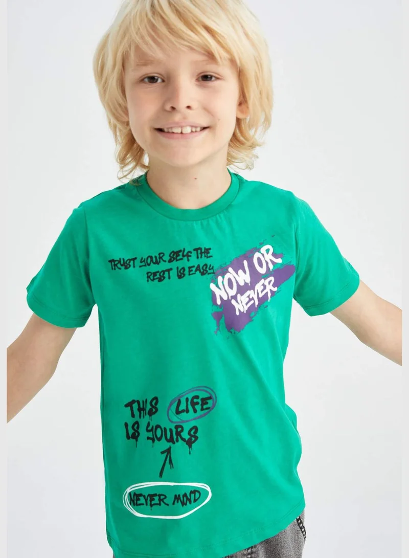 ديفاكتو Regular Fit Short Sleeve Slogan Print T-Shirt