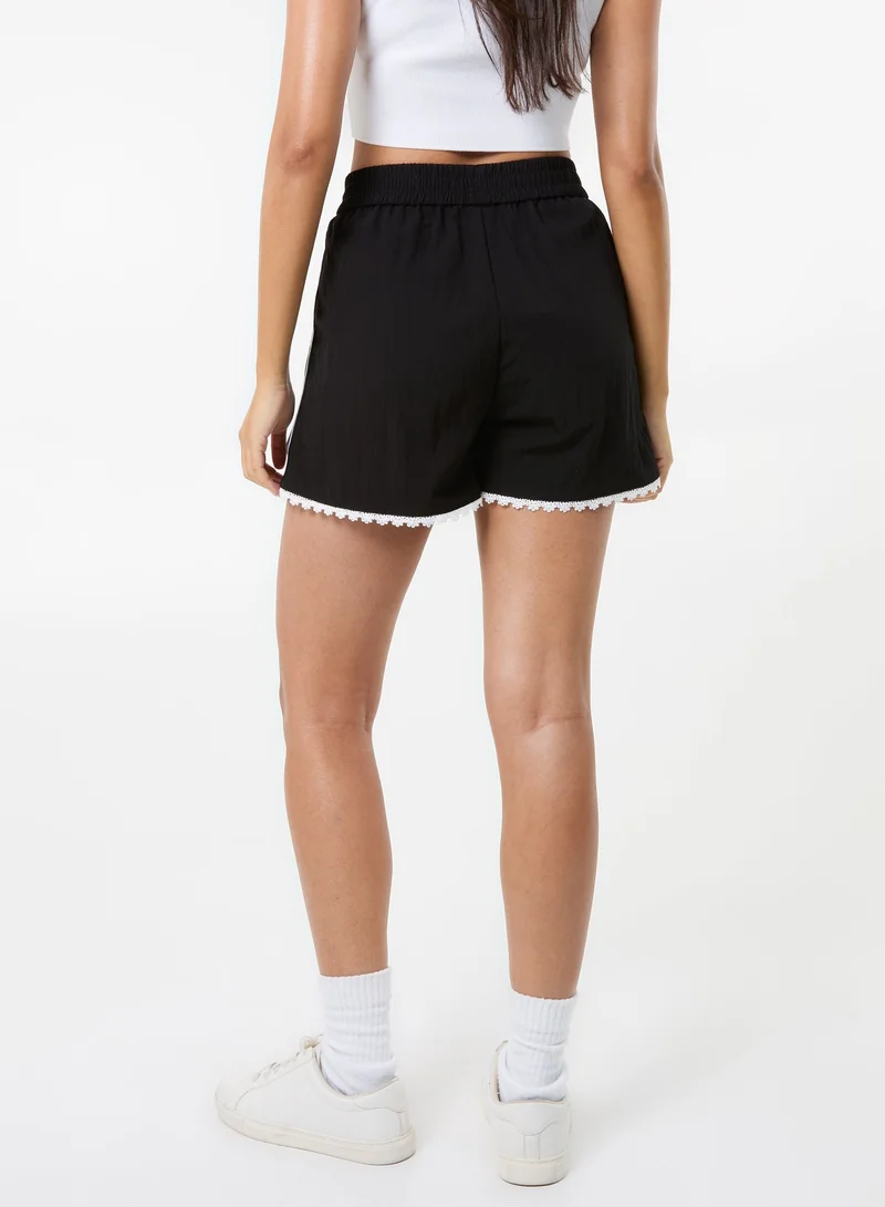 بينك فانيلا Lace Trim Stripe Shorts