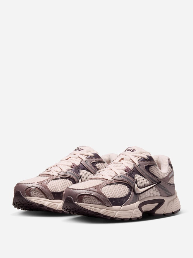 Nike V5 RNR Shoes - Image 1