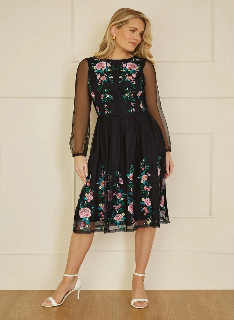 Yumi Floral Embroidered Midi Dress