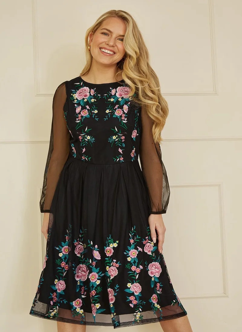 Yumi Floral Embroidered Midi Dress