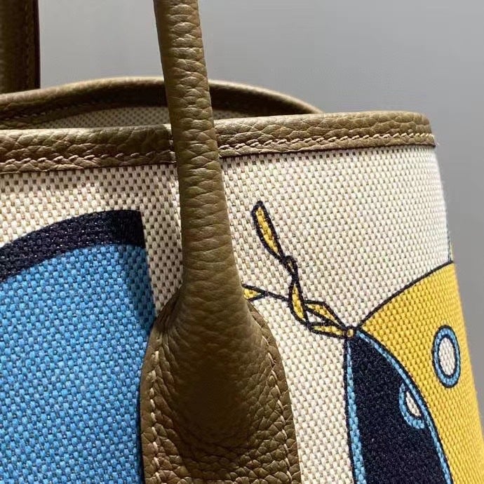 Graffiti Painted Canvas Spliced ​​First-Layer Cowhide Garden Bag High-End Large-Capacity Retro Handbag For Women - Image 4