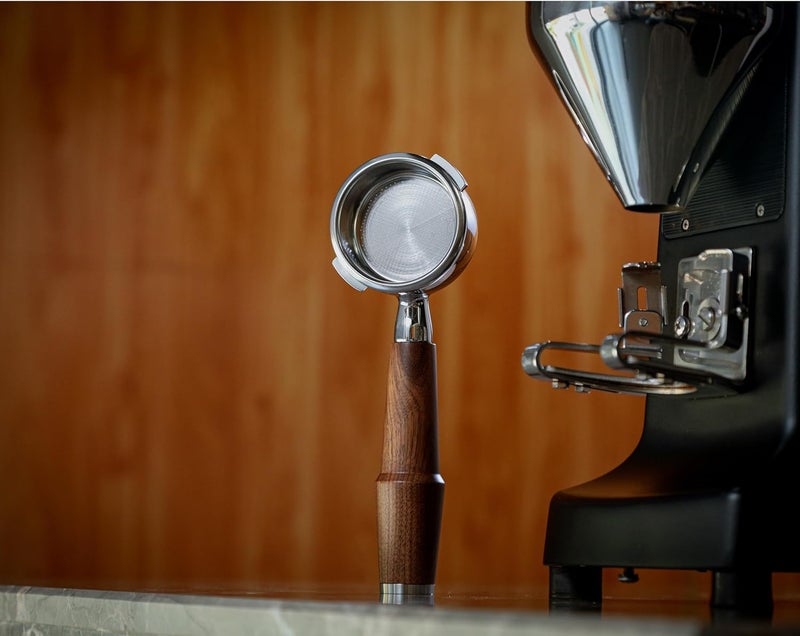 KNODOS فلتر بورتافلتر بدون قاع 58 مم لآلات إسبريسو Gaggia Classic Pro وEvo وE24 مع مقبض مطور من خشب الجوز وسلة فلتر 18-21 جرام - Image 2