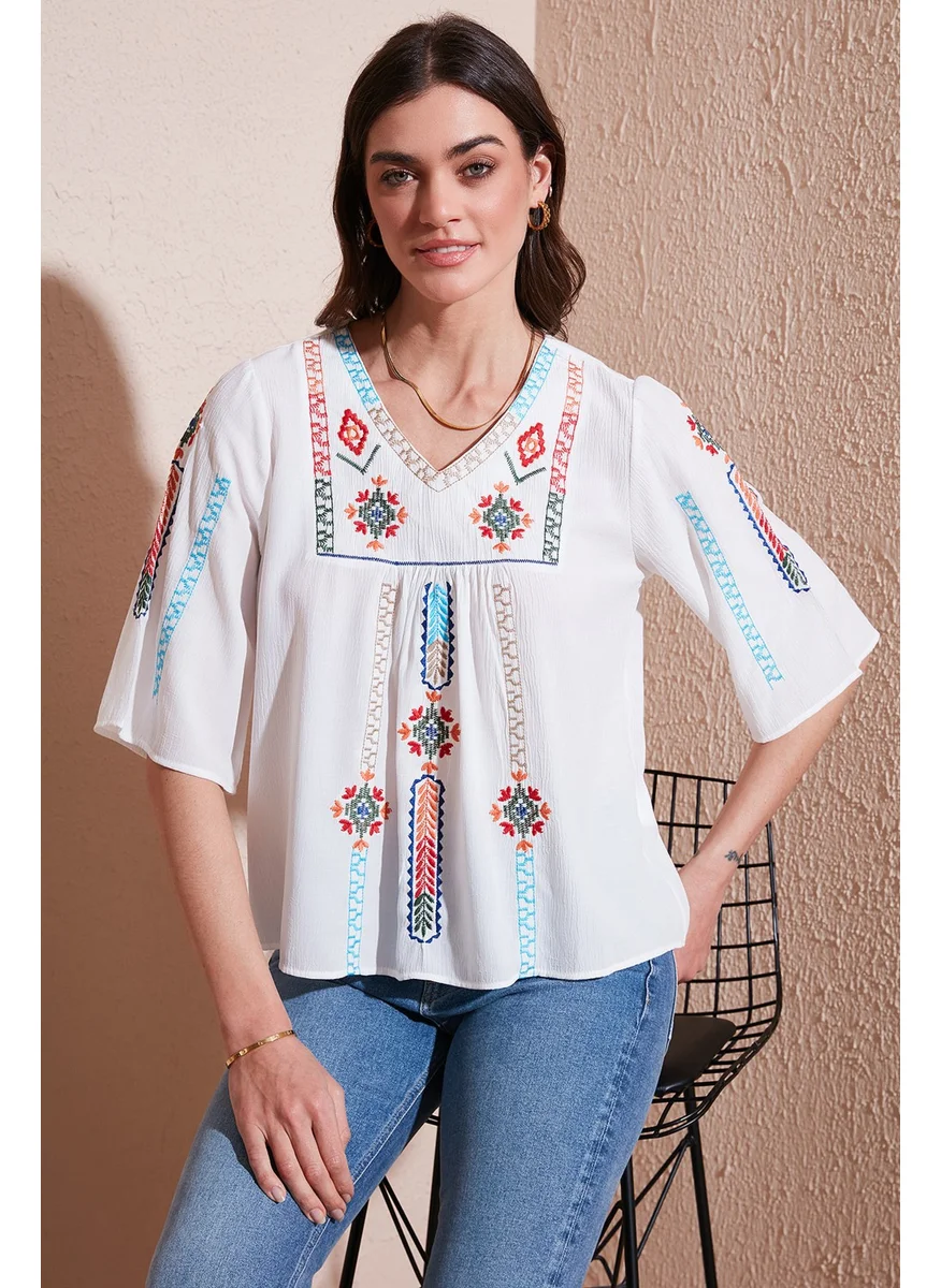 Lela Cotton Regular Fit Embroidered Blouse Women's BLOUSE 611BZ0247